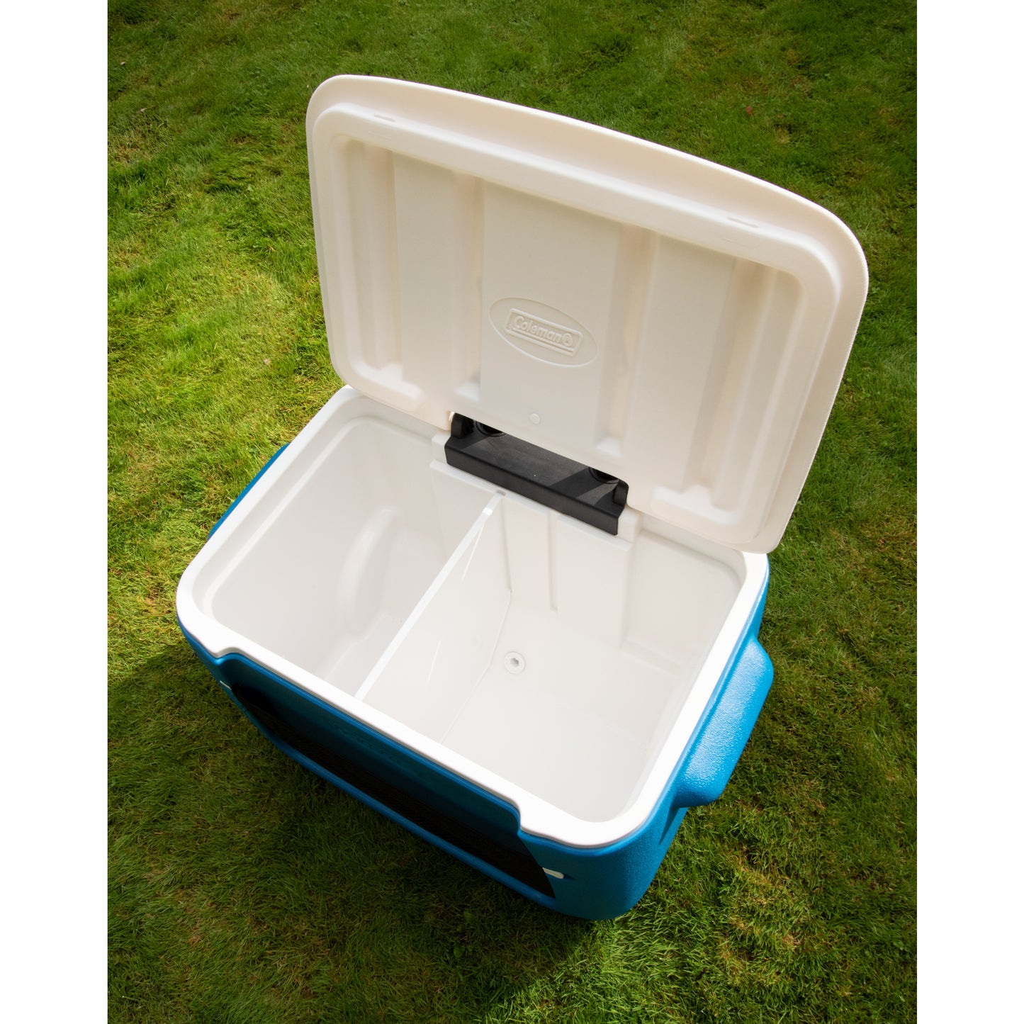 Glacière MESH bleue roues et poche extérieure 50qt 46l
